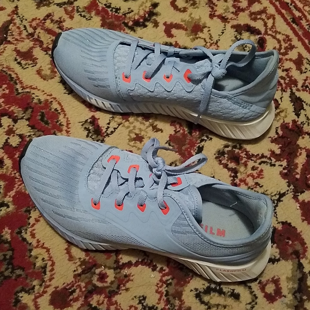 Reebok womens shoe